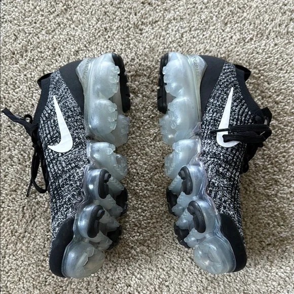 Nike Air Black and Gray Knit Sneakers